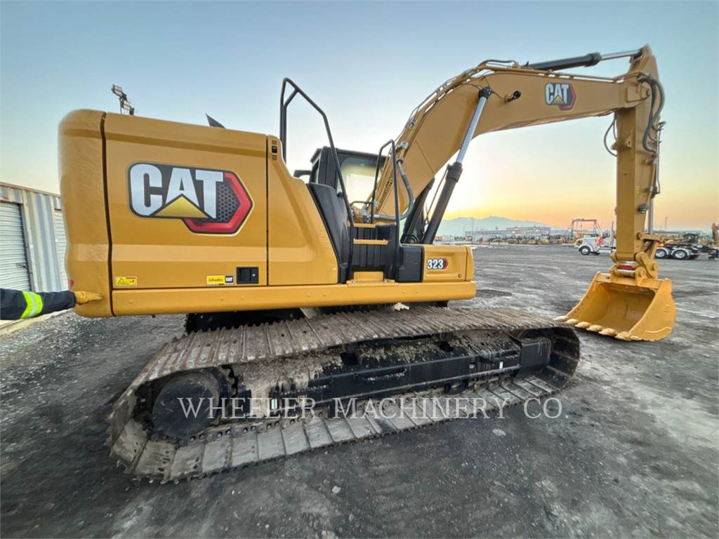 cat-323-cf_10112584_1_udq5sp.jpg