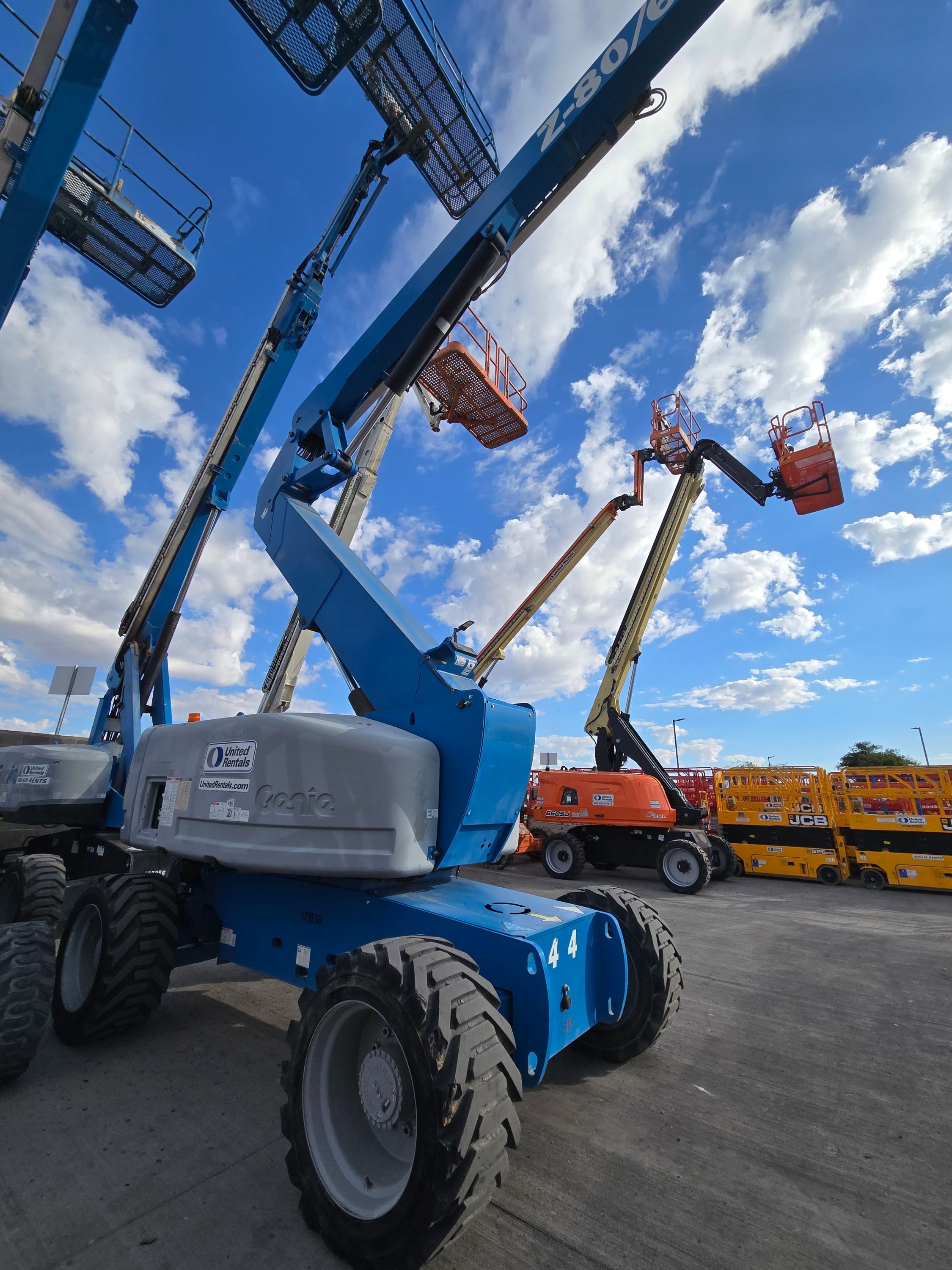 BLUE GIANT セット Used 2016 Genie Z-80/60 Articulating Lift #A1031849 for sale