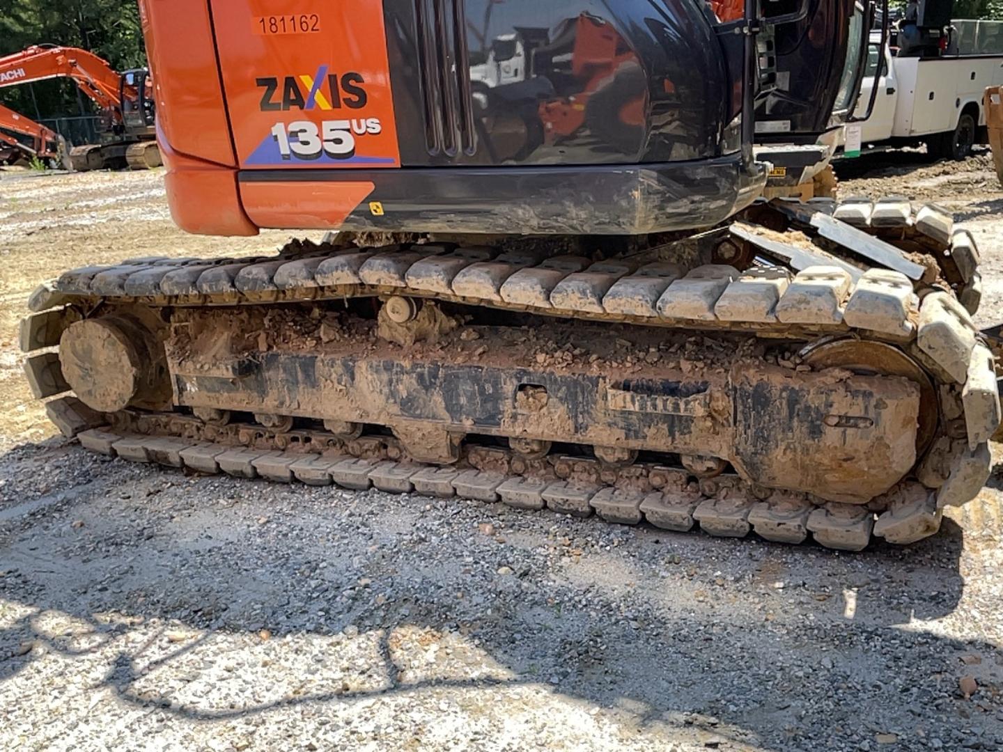 「タコス」 Short tail swing excavator - ZX135US-6 - Deere-Hitachi