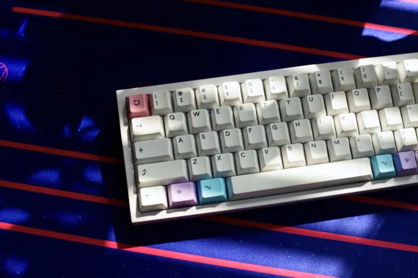 picture of a NK65 Milkshake keyboard