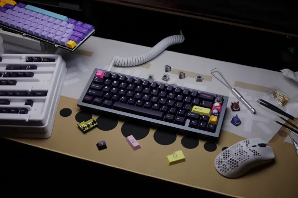 picture of a GMK Future Funk keyboard