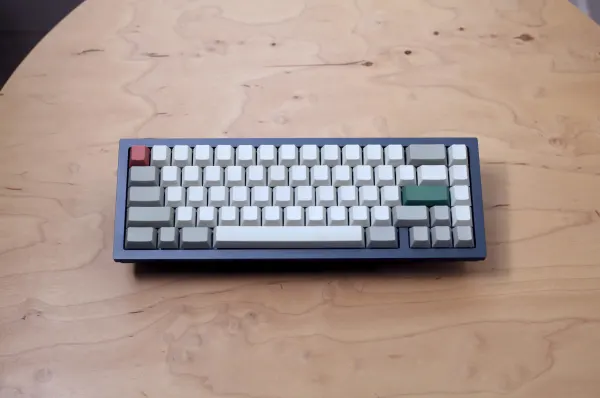 picture of a Polycaps 9009 keyboard