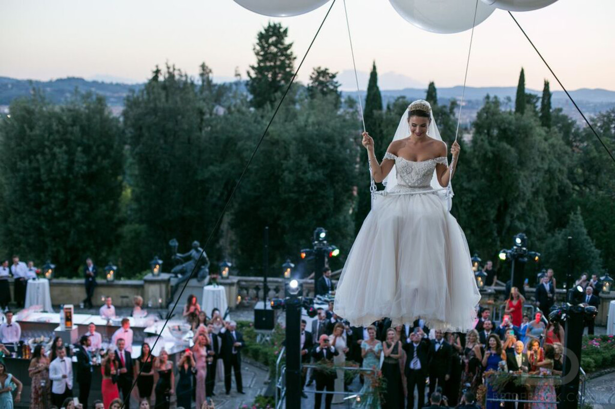 bridebook.co.uk-flying-bride-3