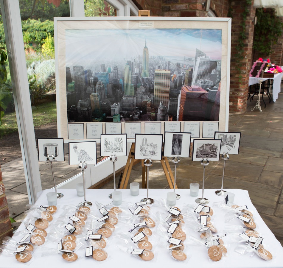 Bridebook.co.uk- new york skyline seating plan with favours