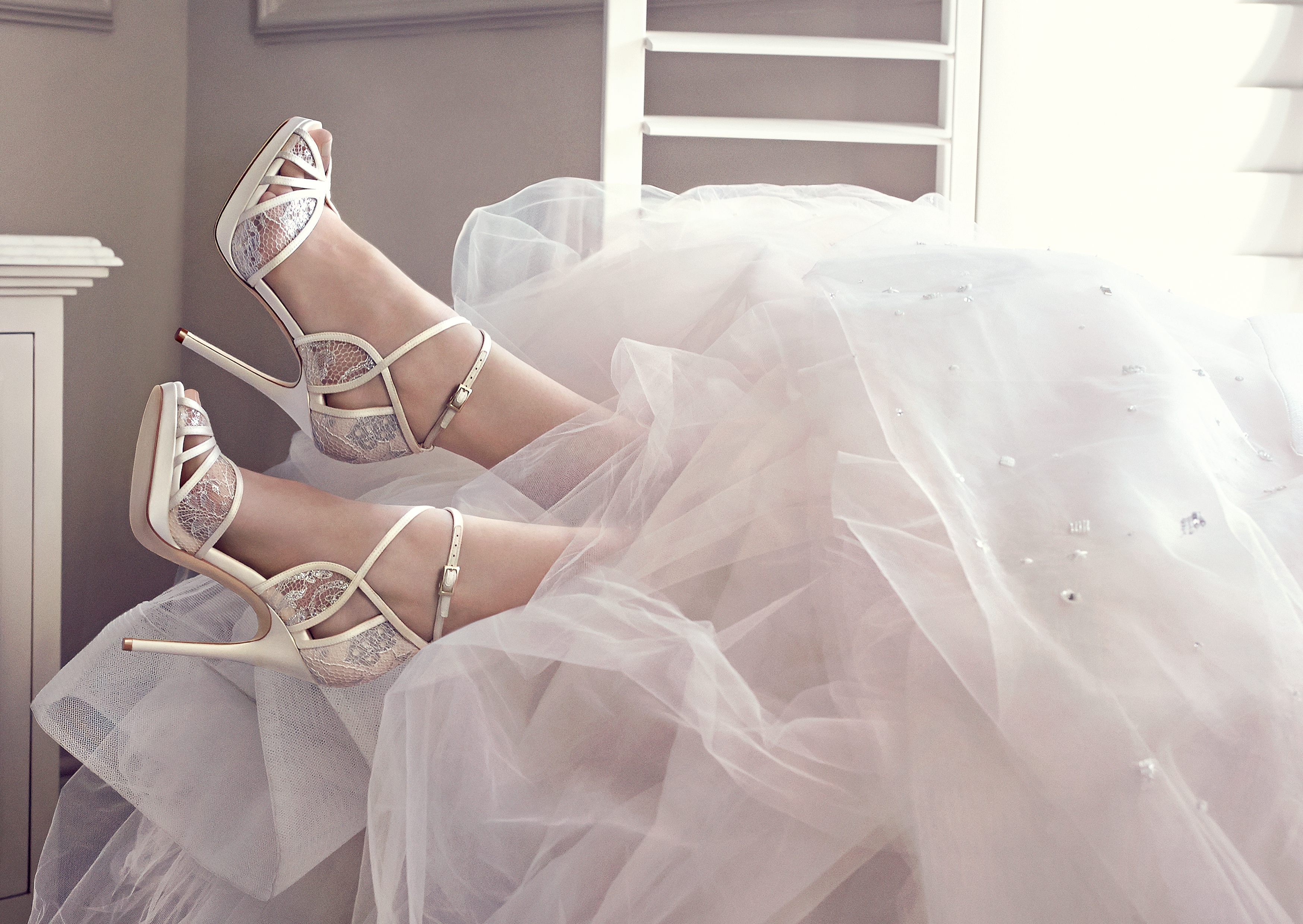 bridebook.co.uk-jimmy-choo-shoe-recolouring