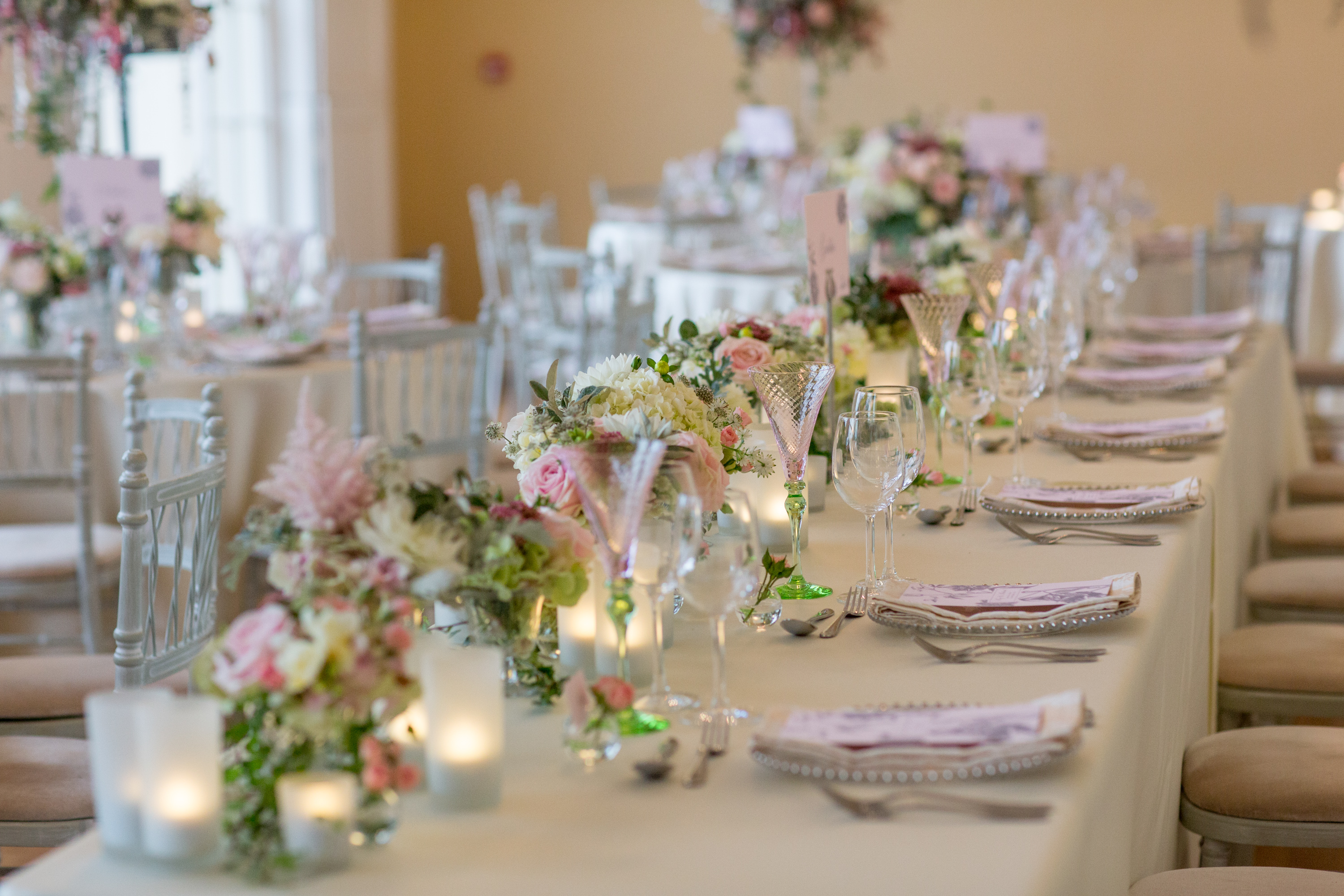 Bridebook.co.uk subtle wedding table decorations