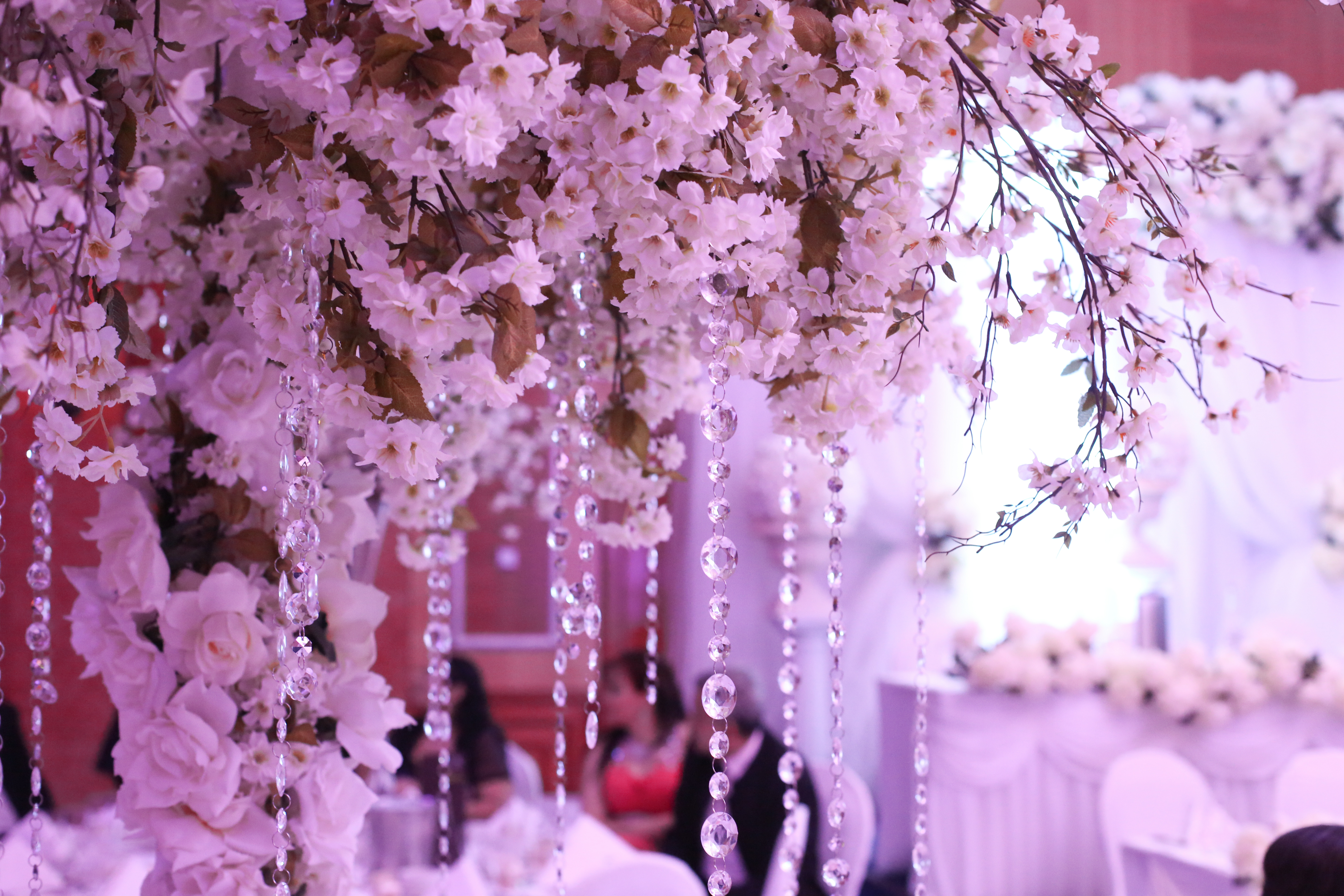 Real Wedding | Purple | Red | City | Hotel | London | London Eye | Hajley Photography #Bridebook #RealWedding #WeddingIdeas #LondonEye Bridebook.co.uk
