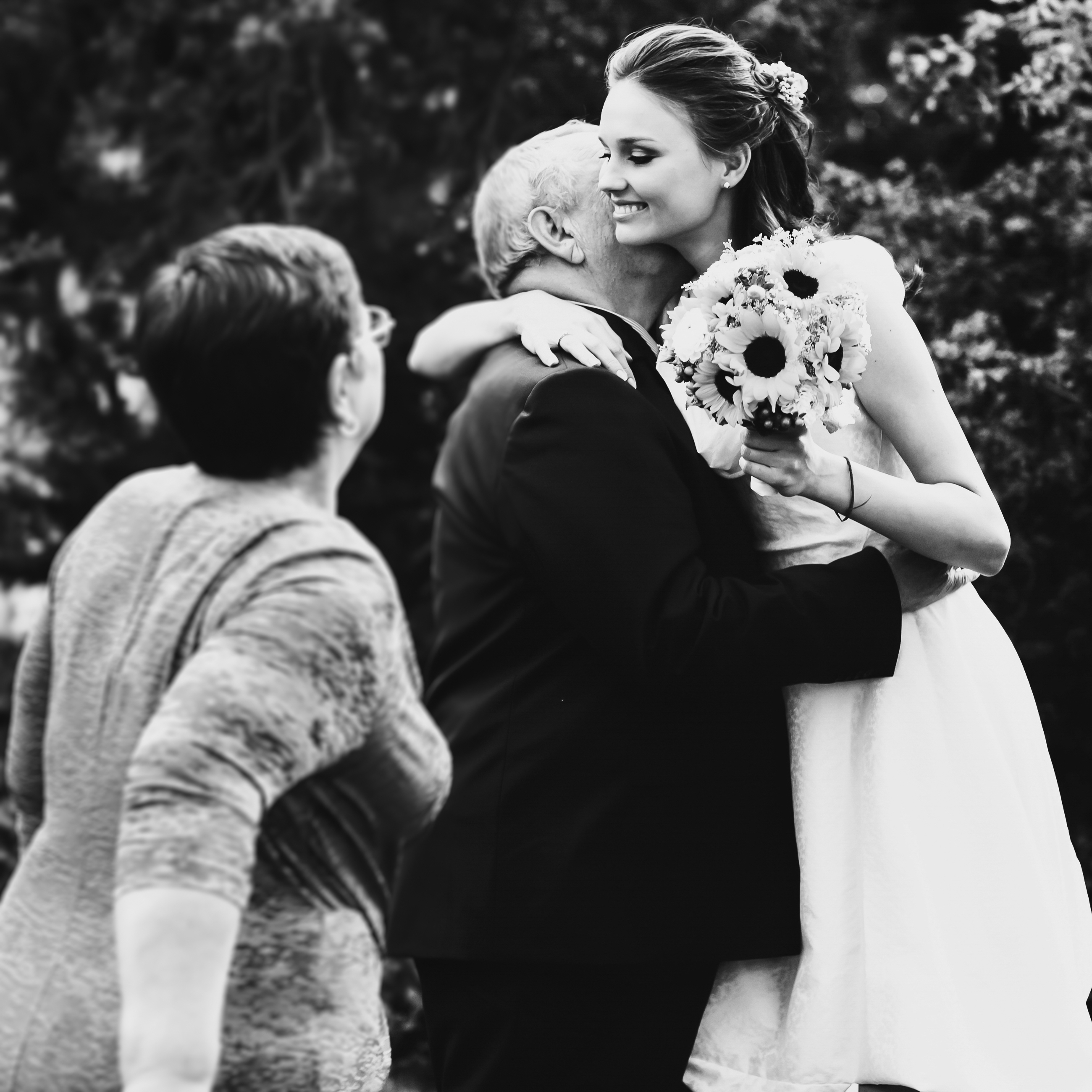 Bridebook.co.uk bride with parents