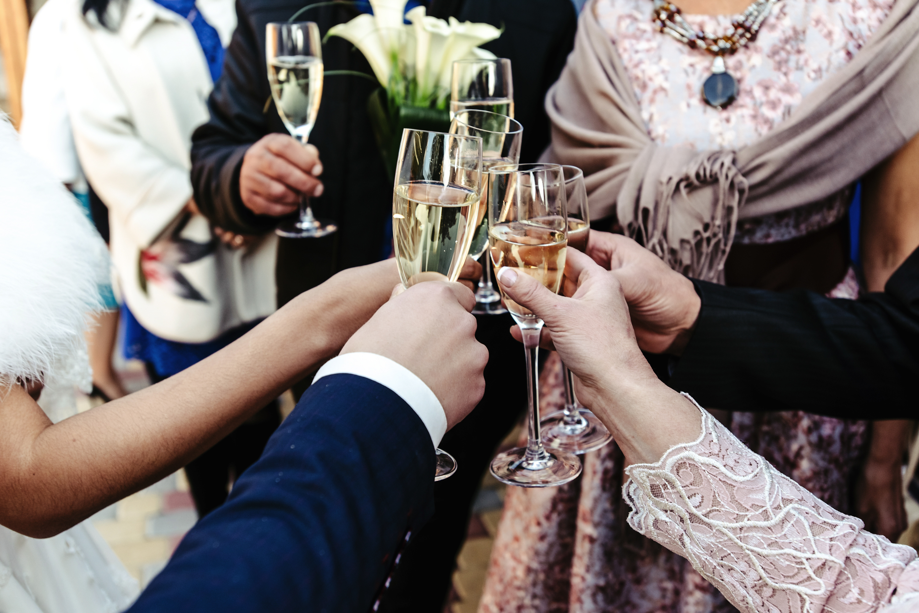 Bridebook.co.uk dessert wine toast