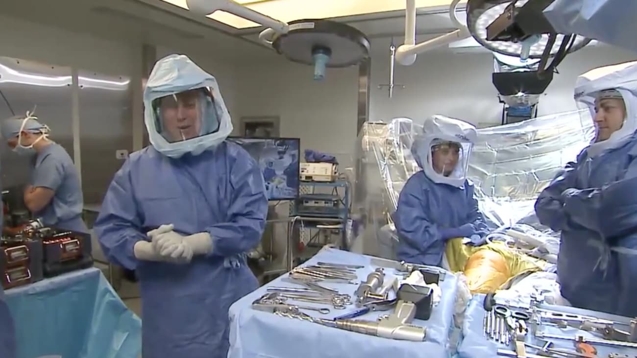 Live surgery from HSS featuring JOURNEY II BCS Smith