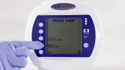 Re-priming the pump set for the Kangaroo™ ePump