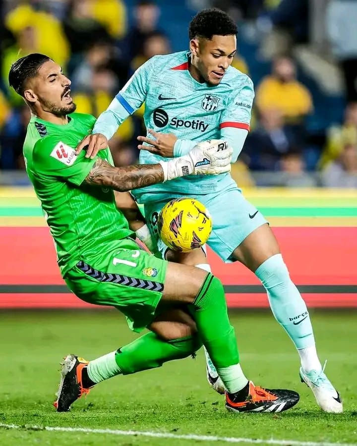 Barcelona vence o Las Palmas por 2-1 em jogo que marca a estreia de Vítor Roque ao clube 