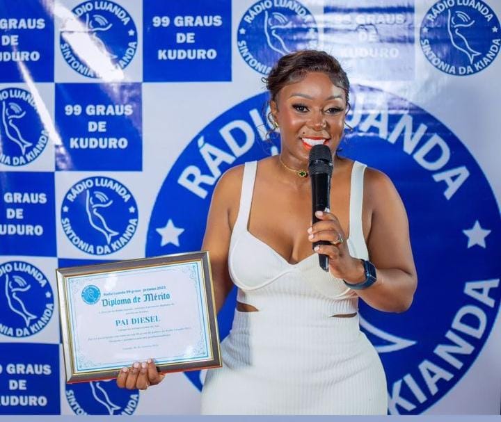 Noite dia destacada como "Melhor voz feminina do ano"  