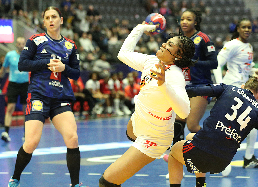 SELECÇÃO SENIOR FEMENINA DE ANDEBOL ENCERRA PREPARAÇÃO COM DERROTA DIANTE DA FRANÇA