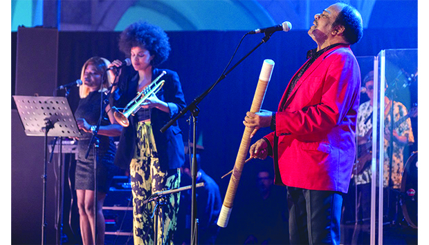 BONGA RECEBE DEPOIMENTO DE AMIGOS EM ALUSÃO A SUA  CARREIRA ARTISTICA