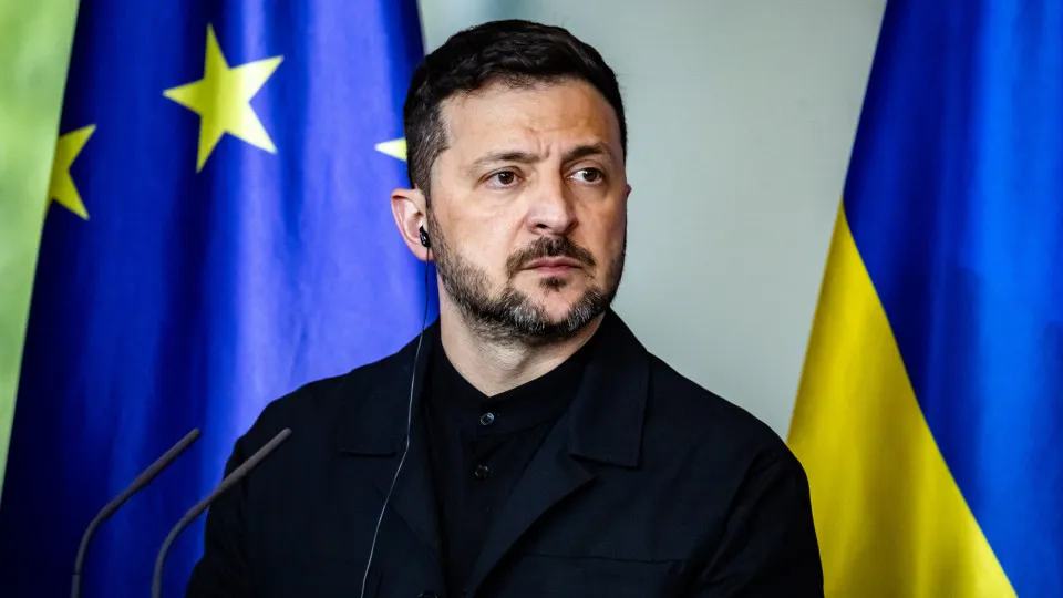 ZELENSKY GARANTE TOMAR AS MEDIDAS NECESSÁRIAS PARA PAZ COM RÚSSIA