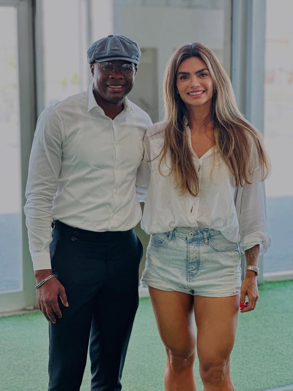 COSTA VILOLA BRINCA SOBRE ENCONTRO COM KELLY KEY: “ALGUÉM SABE QUEM É?”