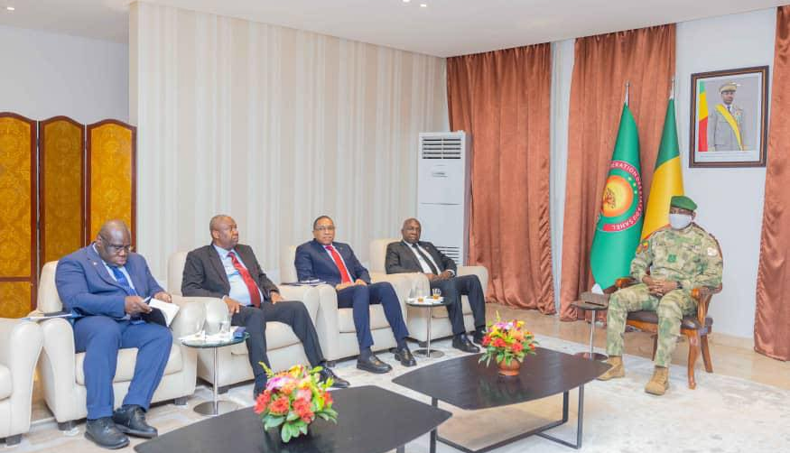 MINISTRO DAS RELAÇÕES EXTERIORES É RECEBIDO  PELO PRESIDENTE DE TRANSIÇÃO DO MALI