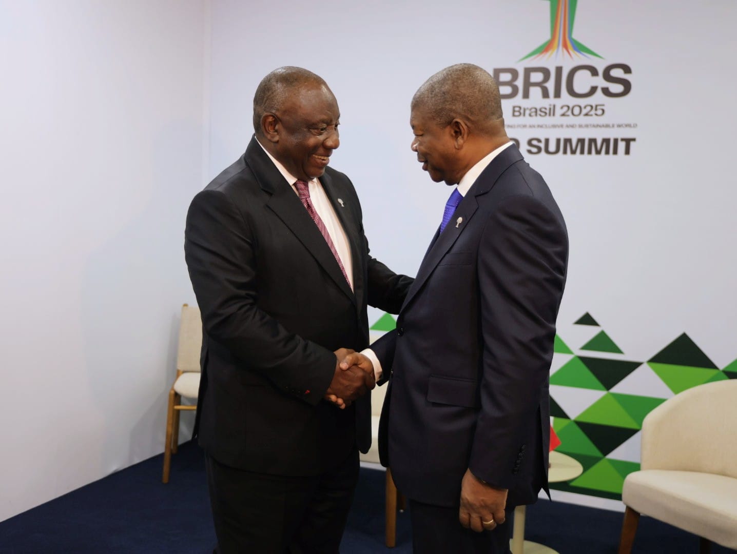 JOÃO LOURENÇO REÚNE-SE COM PRESIDENTES DA ÁFRICA DO SUL E DO URUGUAI À MARGEM DA CIMEIRA DOS BRICS 