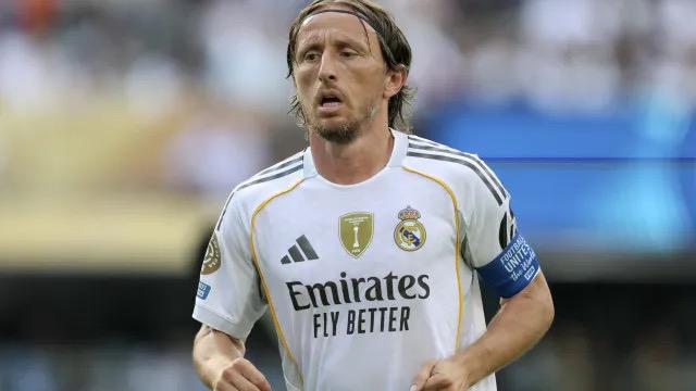 MODRIC DESPEDE-SE DO REAL MADRID COMO O JOGADOR MAIS TITULADO DA HISTÓRIA DO CLUBE