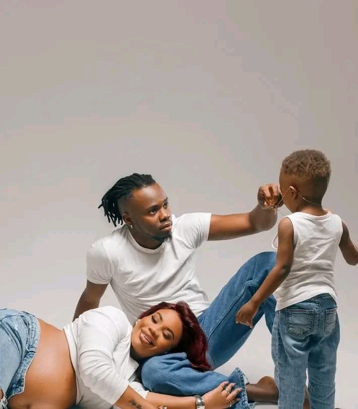 ANDERSON MÁRIO ENCANTA FÃS COM NOVA SESSÃO FOTOGRÁFICA EM FAMÍLIA