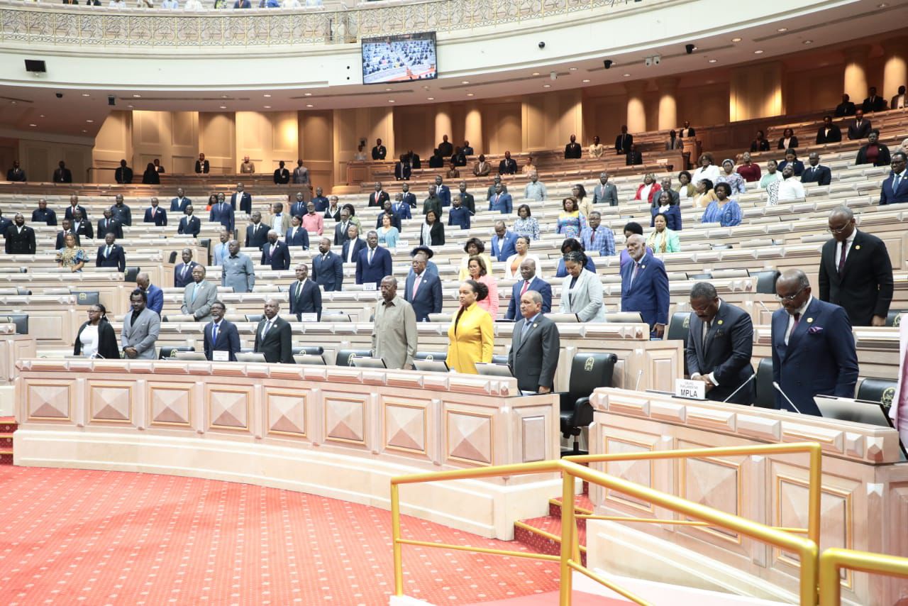 DEPUTADOS PRESTAM HOMENAGEM ÀS VÍTIMAS DO ACIDENTE NA SERRA DA LEBA