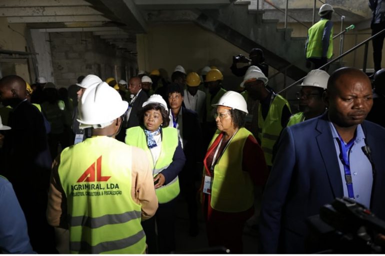 VICE-PRESIDENTE ESPERANÇA DA COSTA  AVALIA ESTADO DAS OBRAS DE MELHORIA  DAS ESCOLAS DO PRIMEIRO E SEGUNDO CICLO