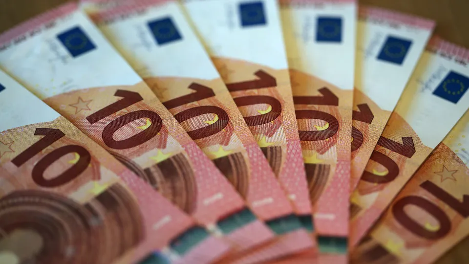 DÍVIDAS DAS FAMÍLIAS, EMPRESAS E ESTADO EM PORTUGAL AUMENTA PARA 893.100 MILHÕES