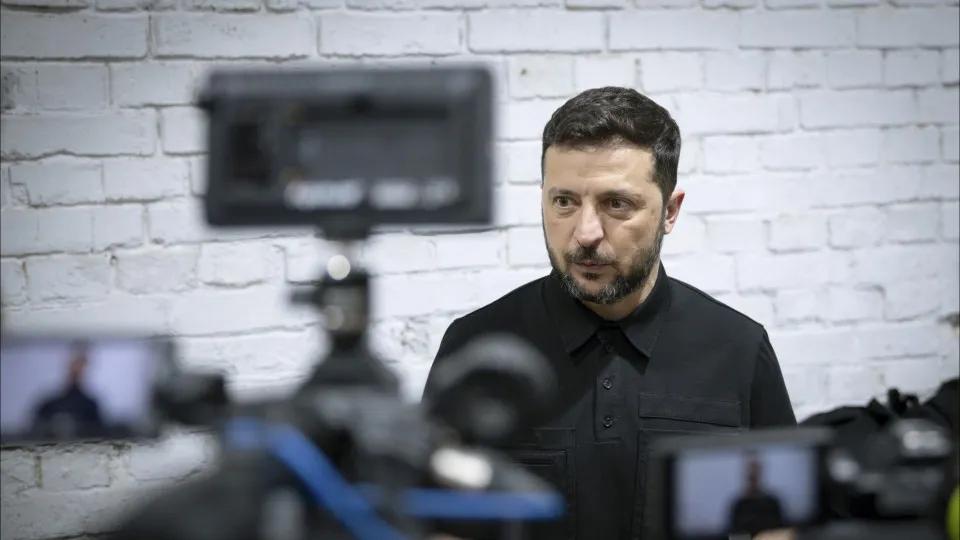 ZELENSKY IMPLORA A TRUMP PARA NÃO CEDER A EXIGÊNCIAS DE PUTIN