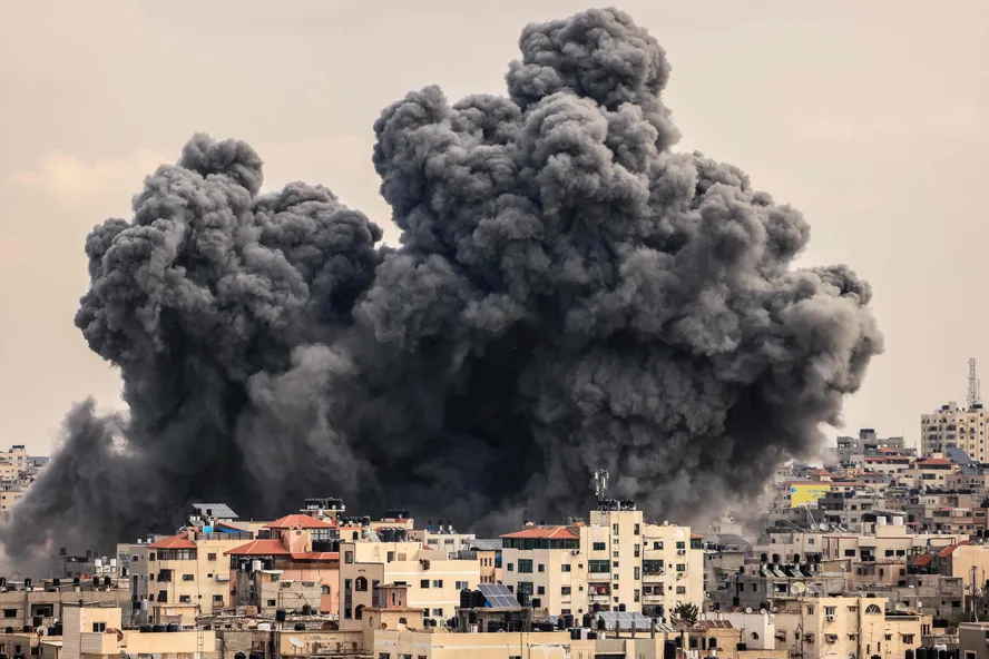 ISRAEL ATACA CONTRA ALVOS HUTHIS MATAM SEIS PESSOAS