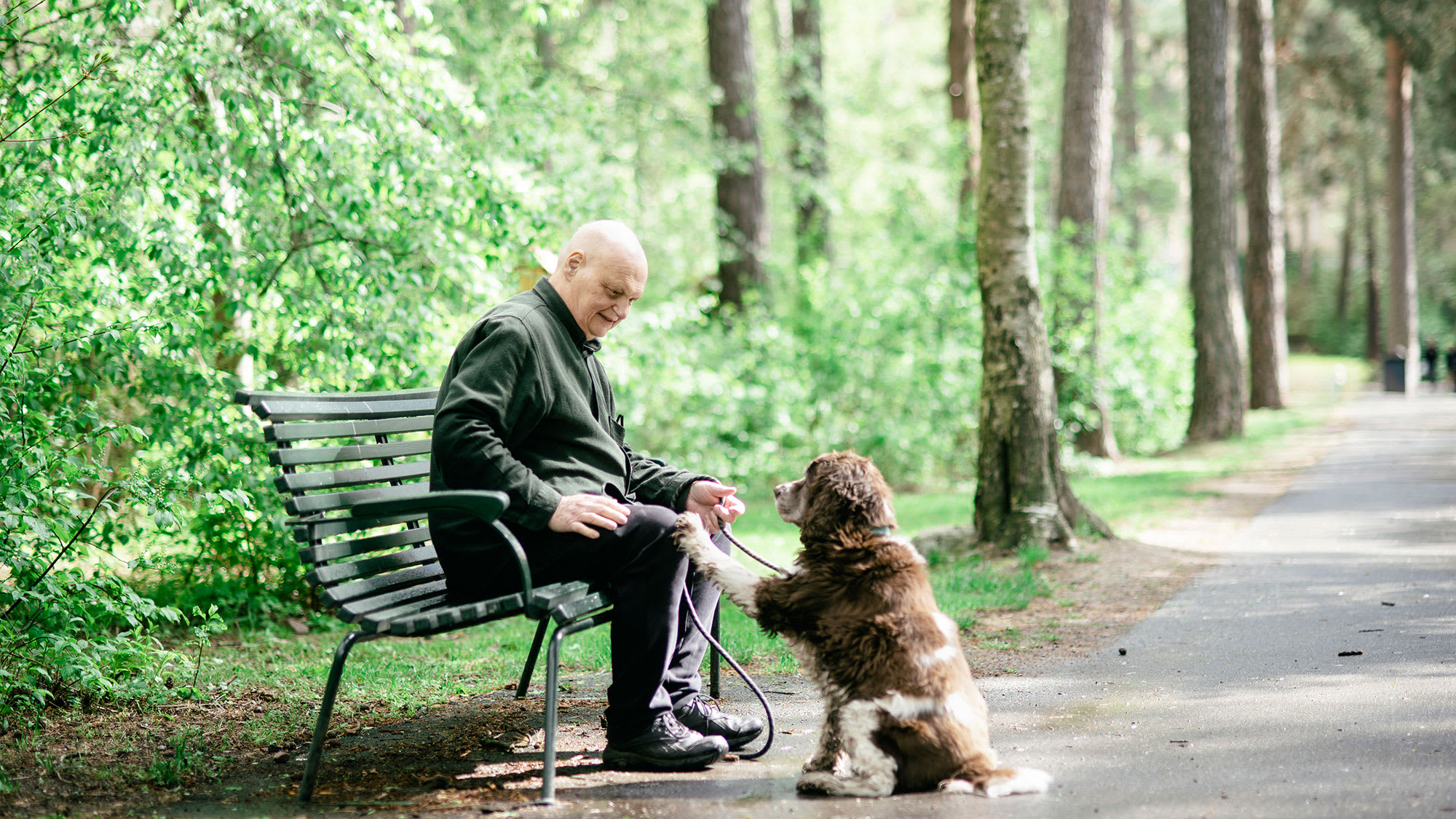 Göran Greider tillsammans med sin hund