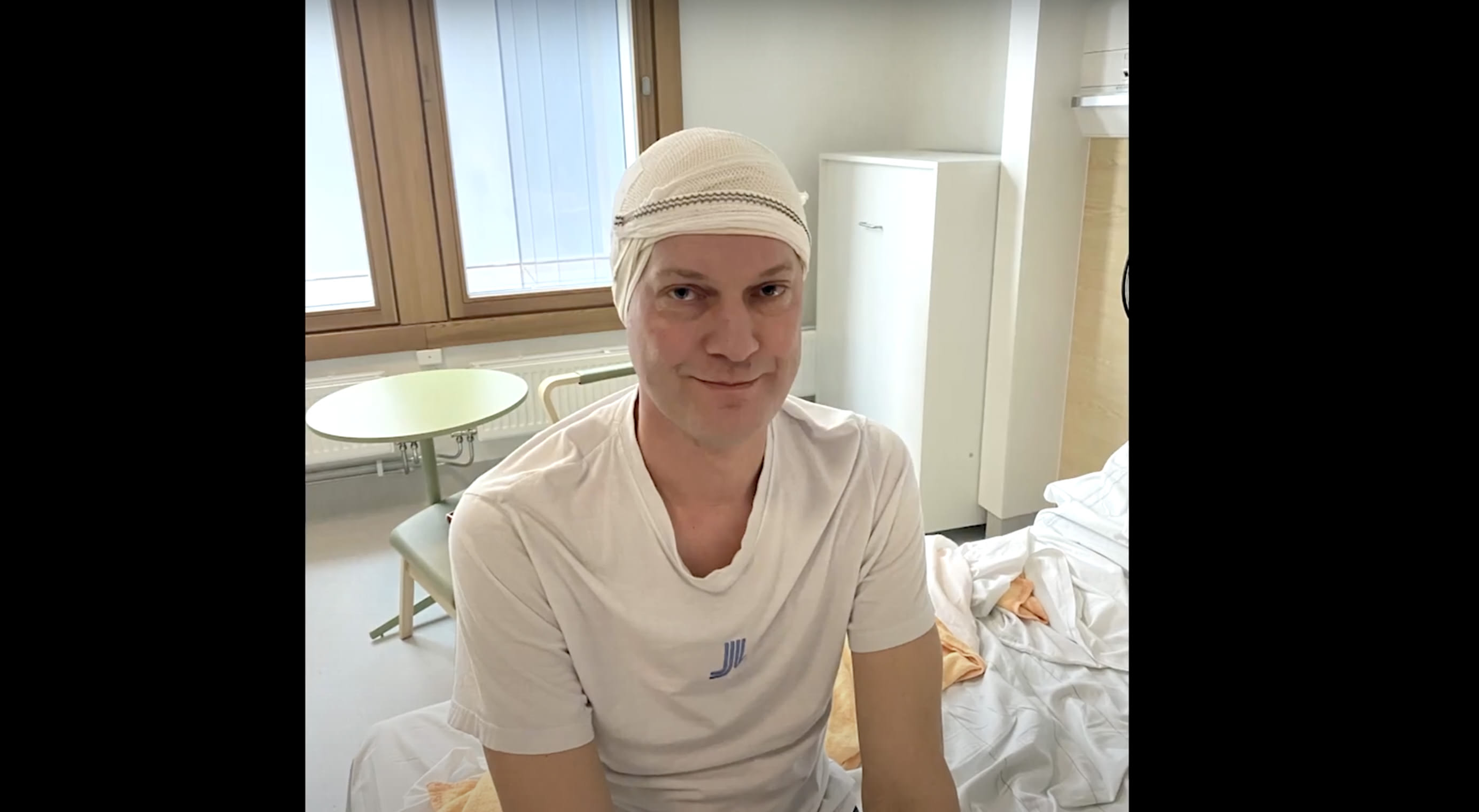 Magnus med bandage runt huvudet