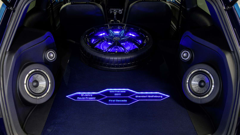 The rear of the cabin has a premium audio system with 1690 watts from 11 speakers and a subwoofer.