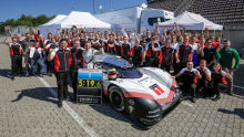 Porsche 919 Hybrid Evo sets blistering 'Ring record: video Porsche 919 Hybrid Evo sets blistering 'Ring record: video