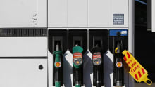 Senator calls for legislation to stop petrol price gouging Senator calls for legislation to stop petrol price gouging