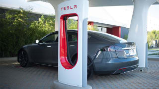 Tesla promises 1600km per hour recharging