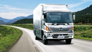 Hino 500 goes auto