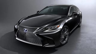 2018 Lexus LS500h charges up