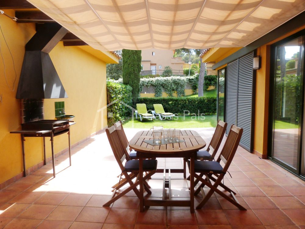 Get Platja exterior de la casa Desktop Wallpaper Free