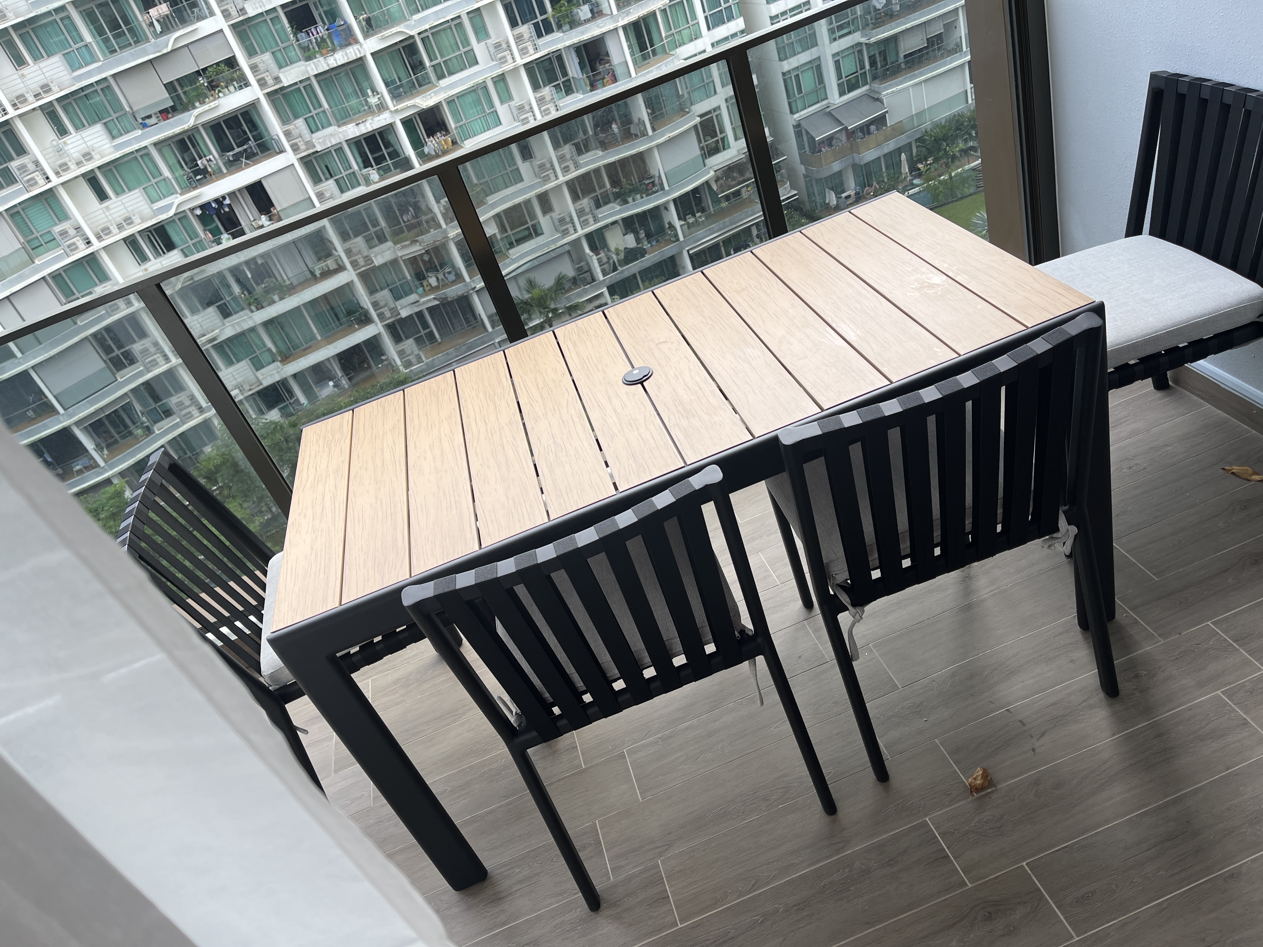 Comfortable and modern Table sets