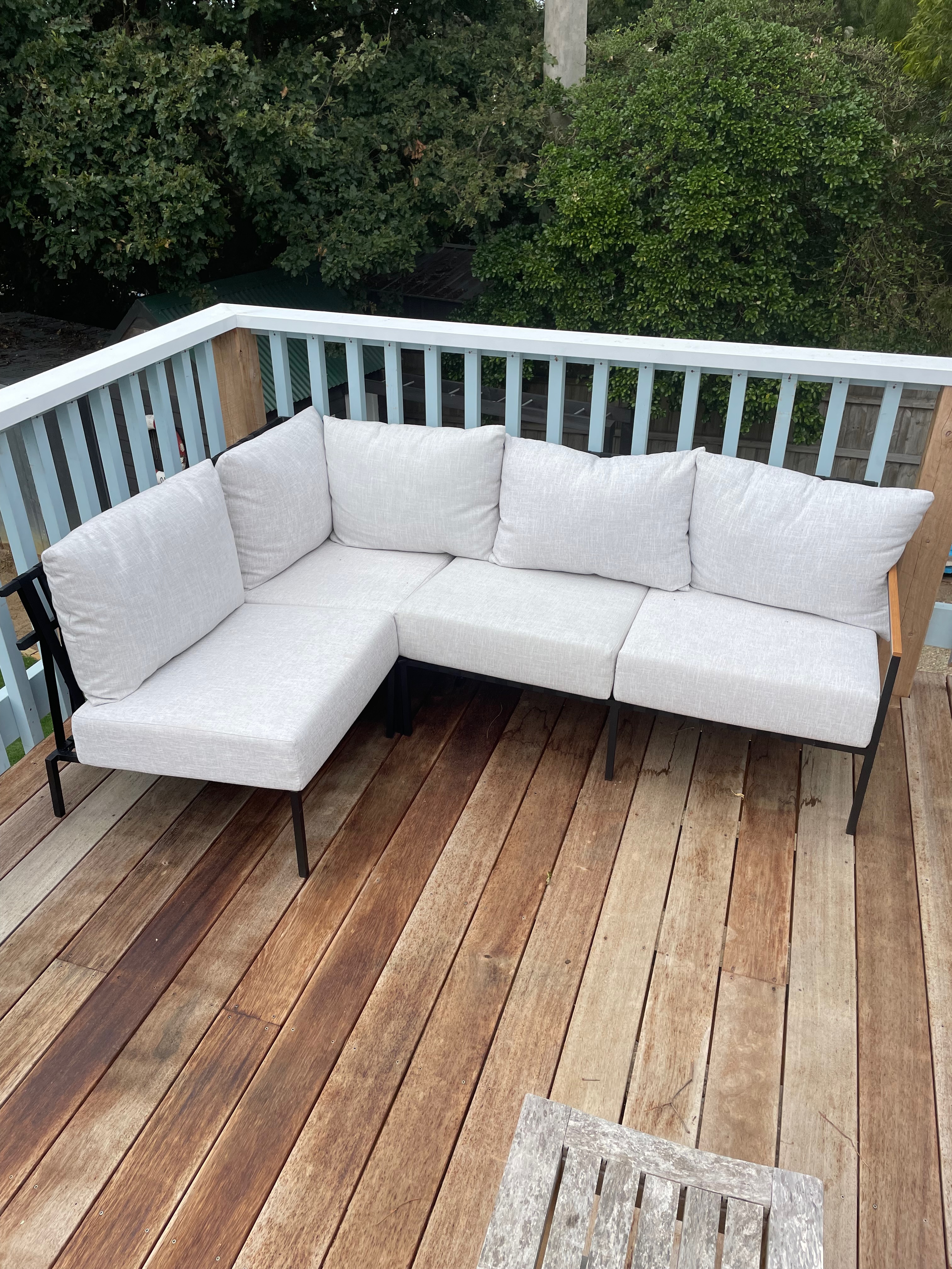Such a comfortable and stylish lounge