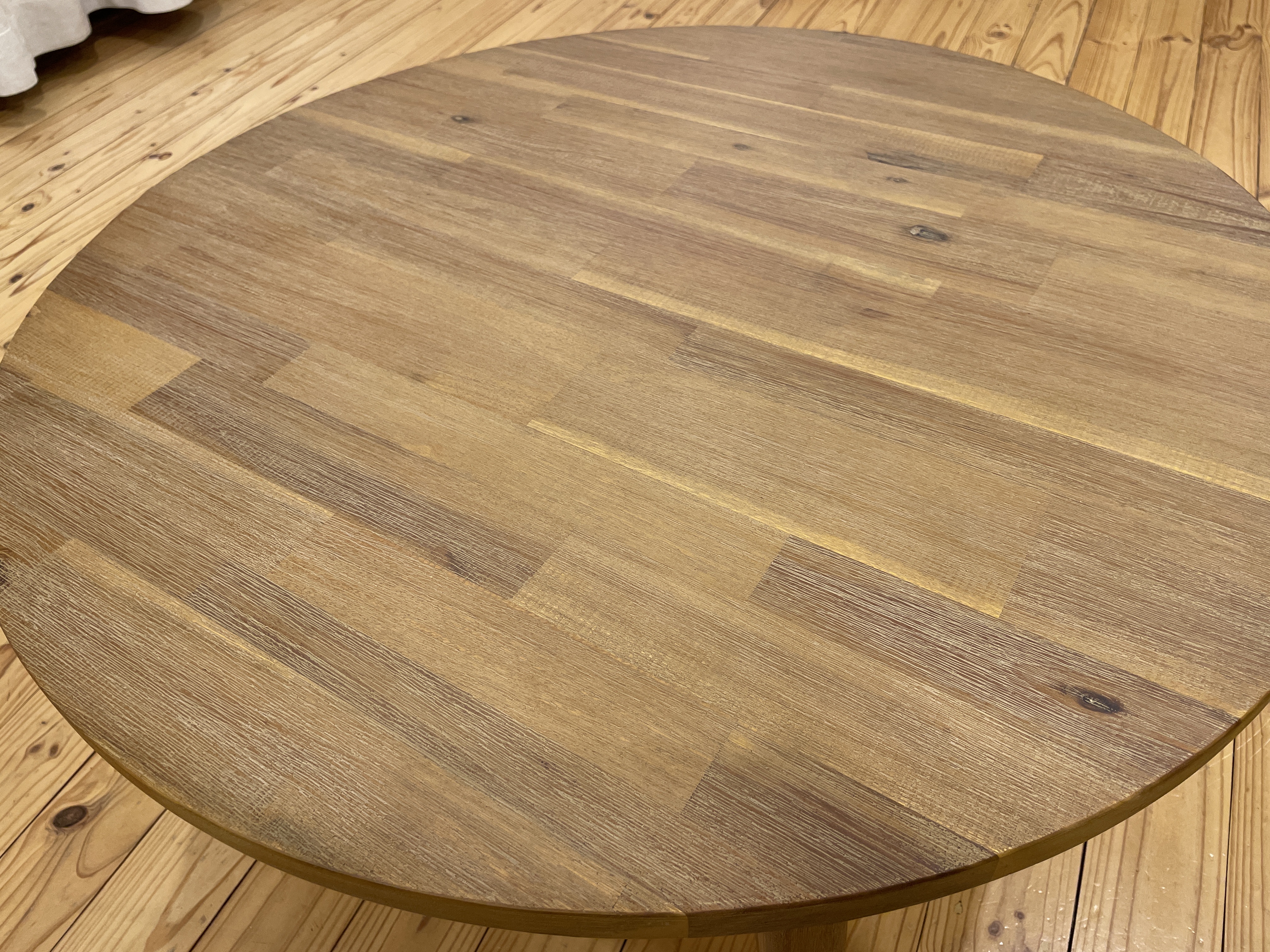 Beautiful coffee table. Wife loves it.