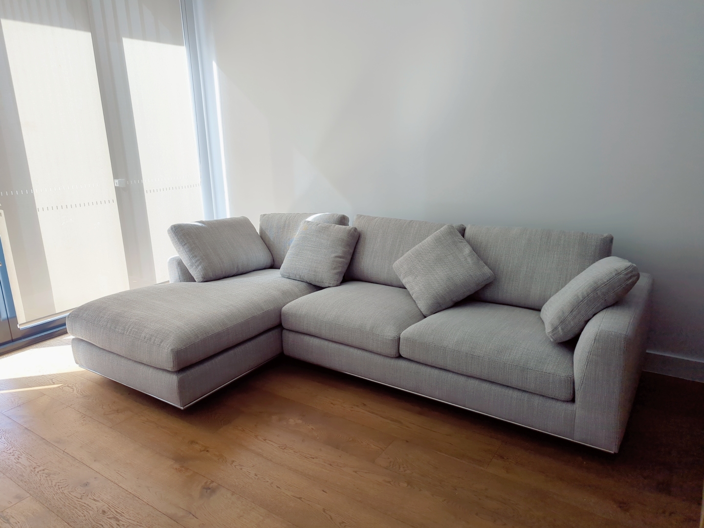 Easy assembly and comfy