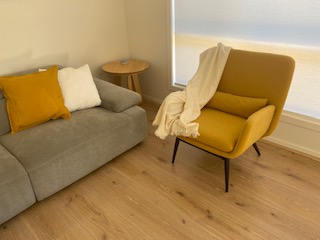 Great color and very comfortable armchair