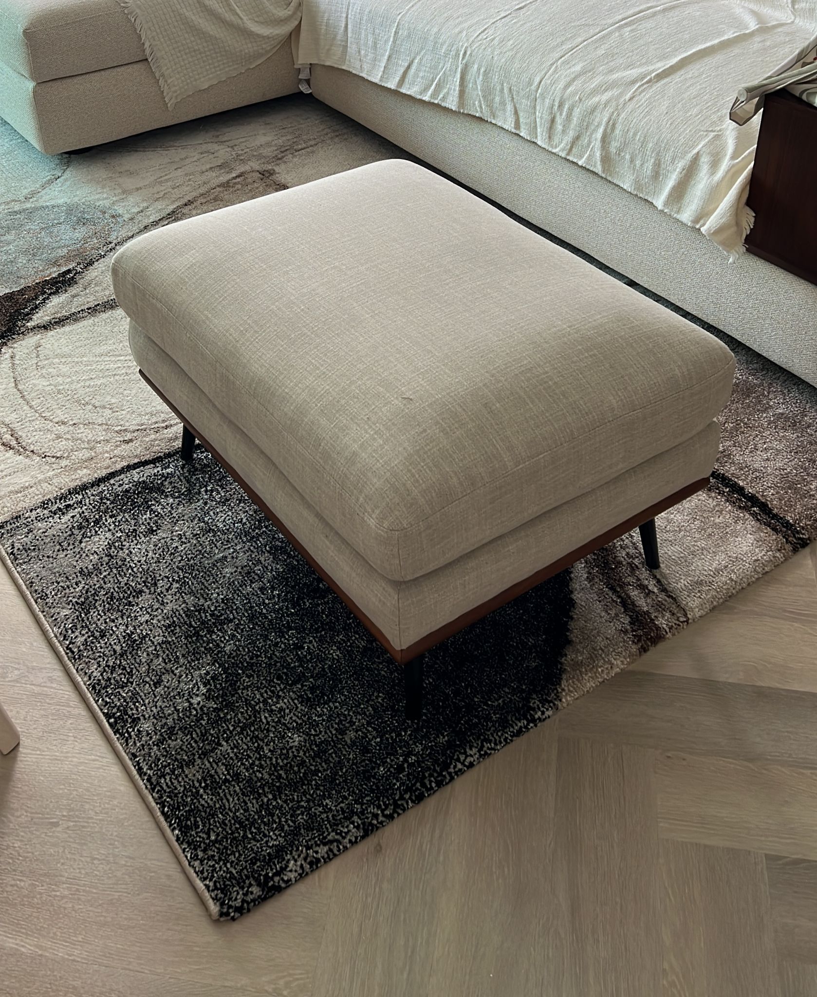Lovely ottoman with good height for resting your legs