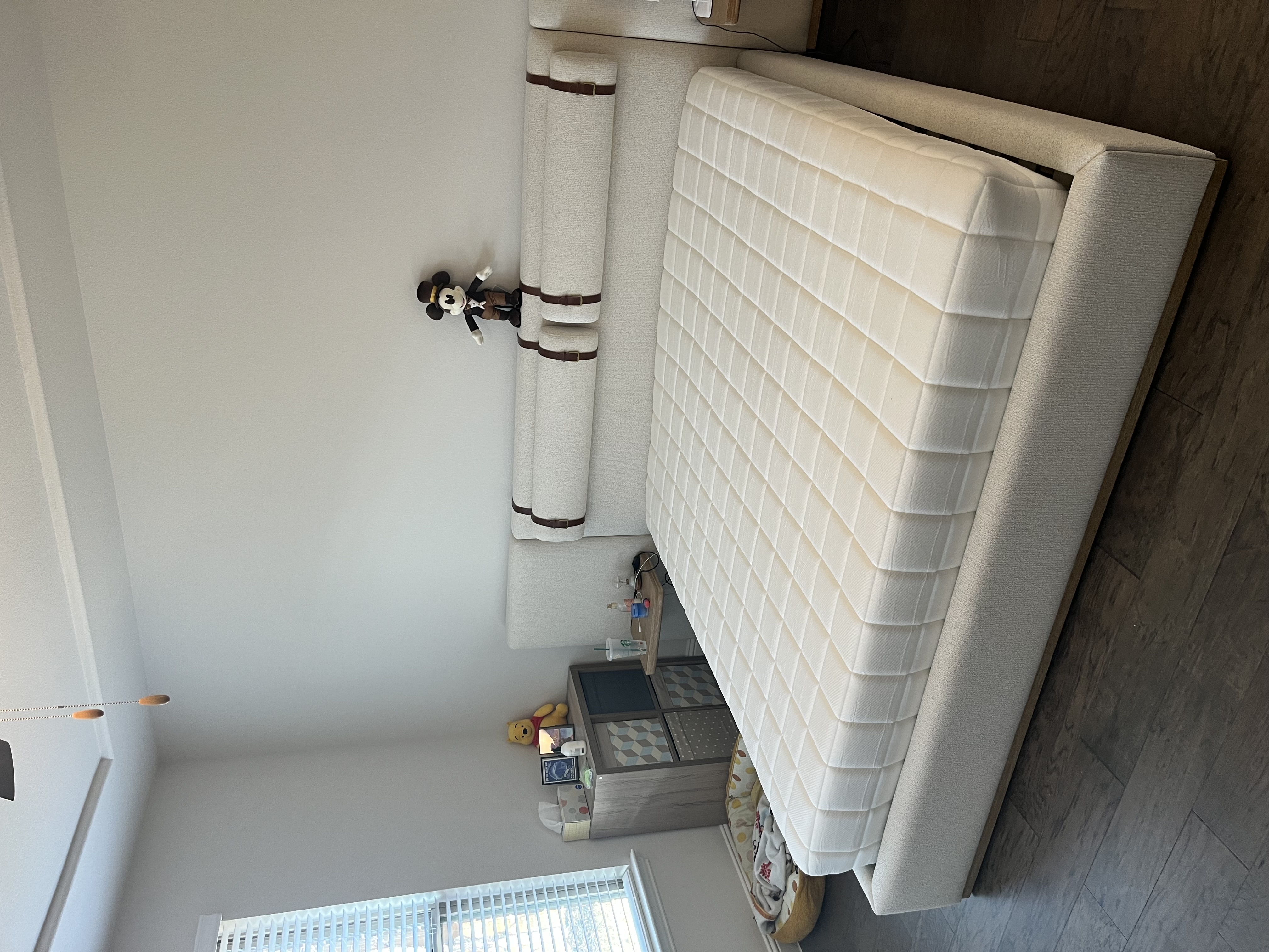 Absolutely Stunning Bed Frame – Modern, Sturdy, and Elegant