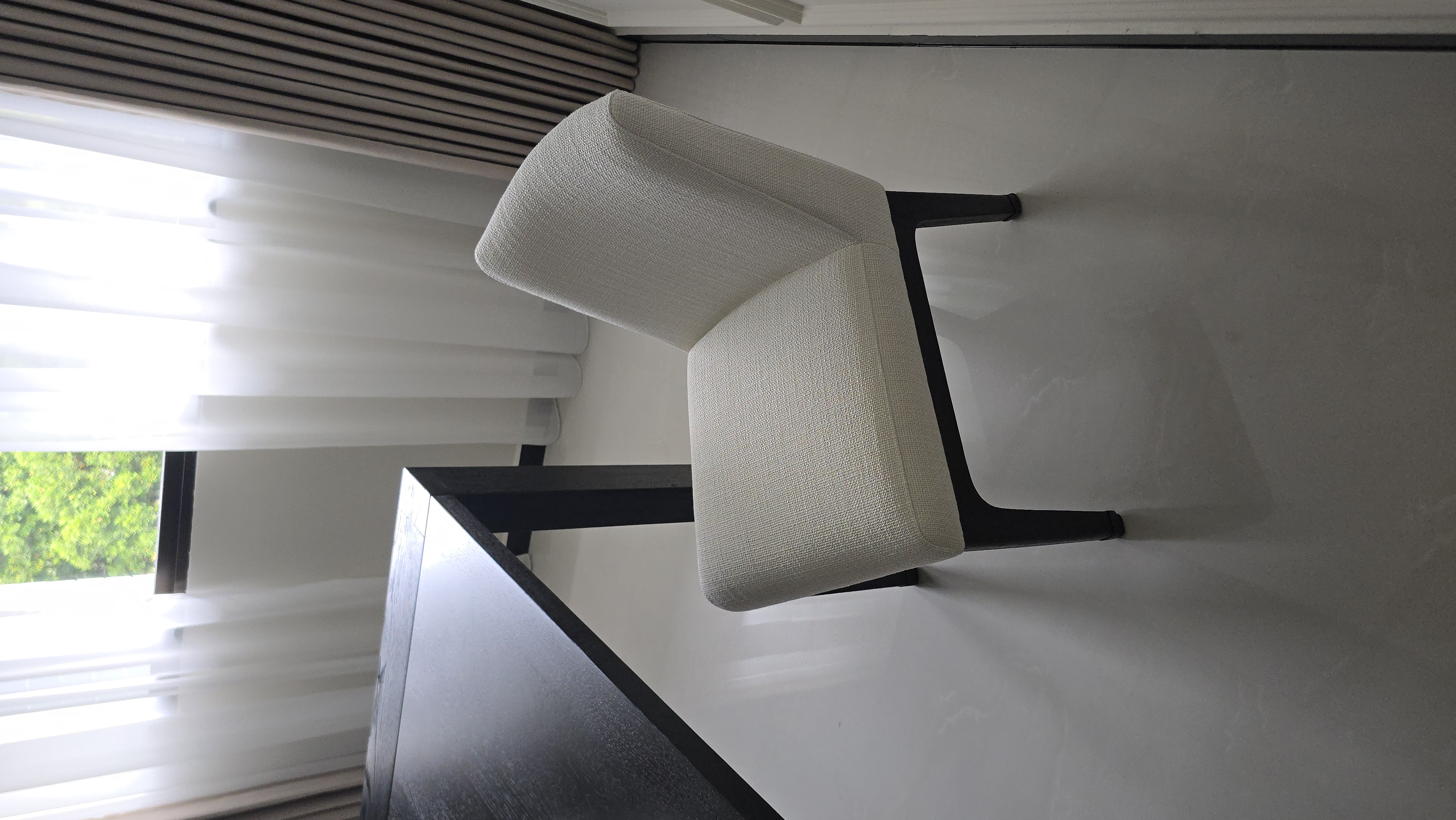 Elliot dining chair