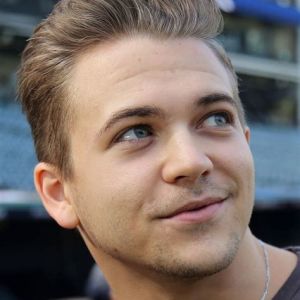 Profile picture of Hunter Hayes