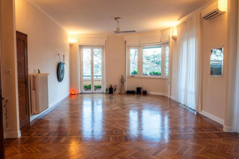 gallery visual content