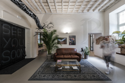 gallery visual content